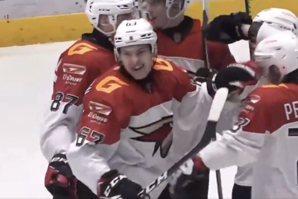 Ivan Miroshnichenko scores two more MHL goals and gets into fight
